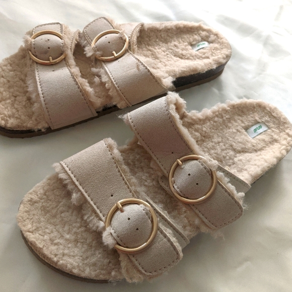 aerie Shoes - Aerie Faux Fur Double Strap Sandals